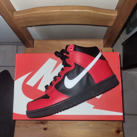 Nike Dunk High Deadpool GS - Picture 2 of 6